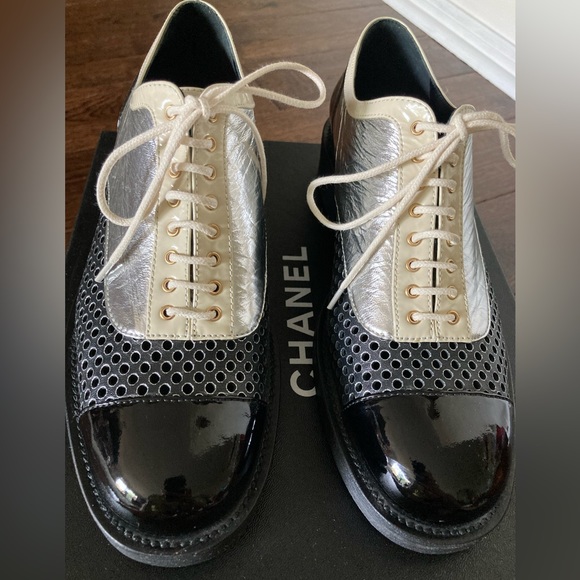 Chanel lace up shoes - Picture 4 of 15